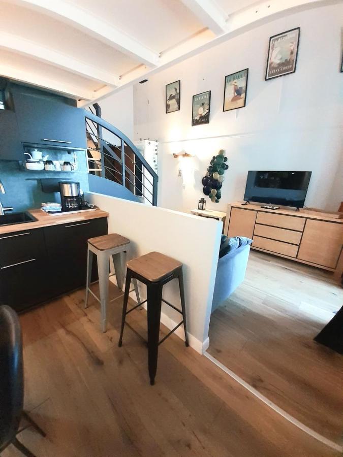 En Duplex Esprit Loft Avec Balcon Vue Mer, Et Piscine Extérieure